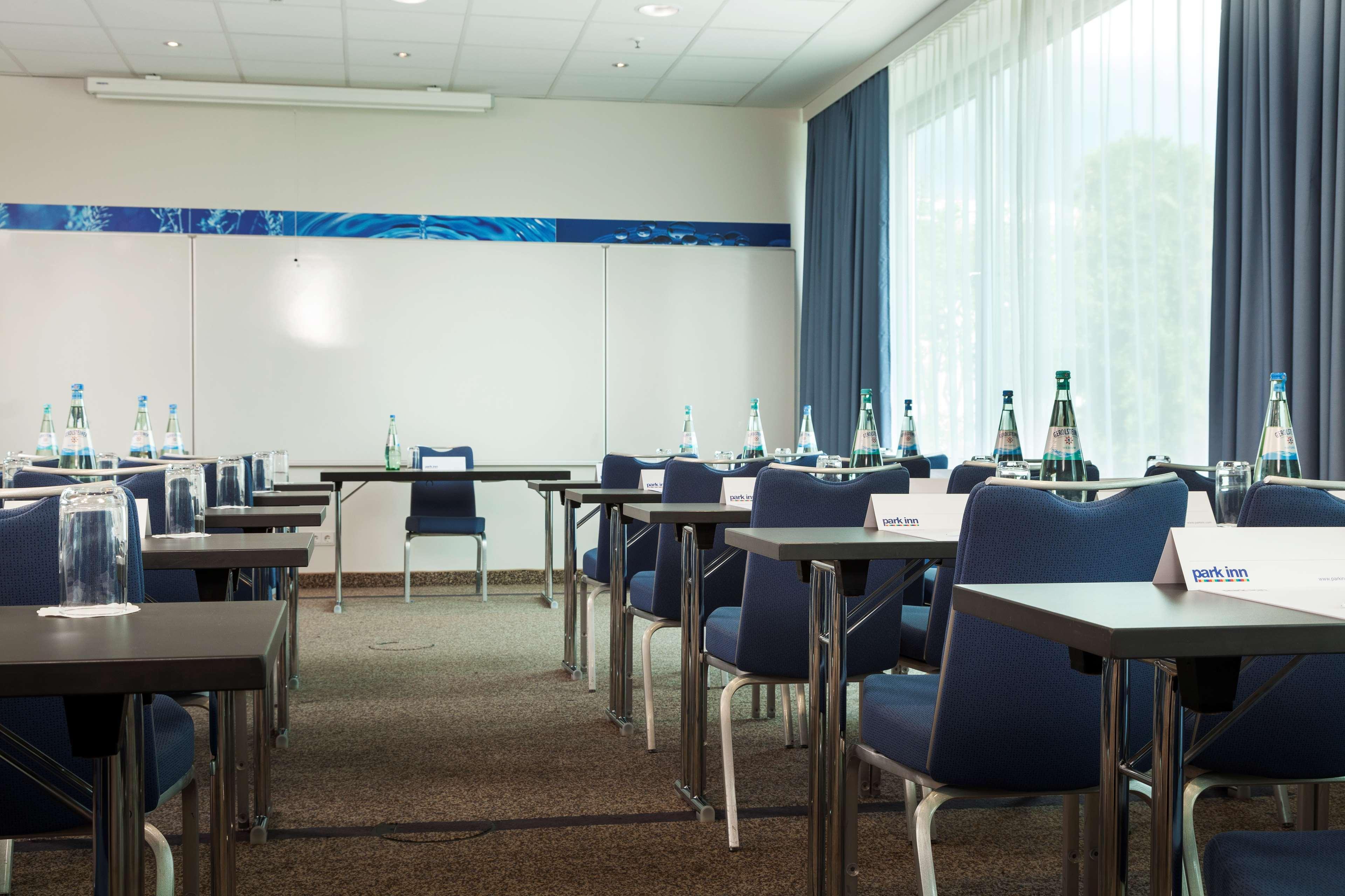 Park Inn By Radisson Frankfurt Airport Francoforte sul Meno Esterno foto