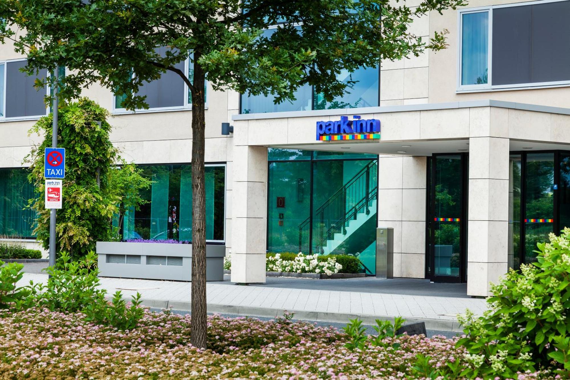 Park Inn By Radisson Frankfurt Airport Francoforte sul Meno Esterno foto