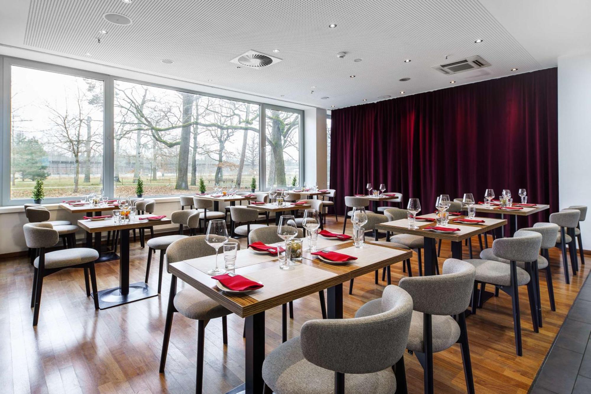 Park Inn By Radisson Frankfurt Airport Francoforte sul Meno Esterno foto